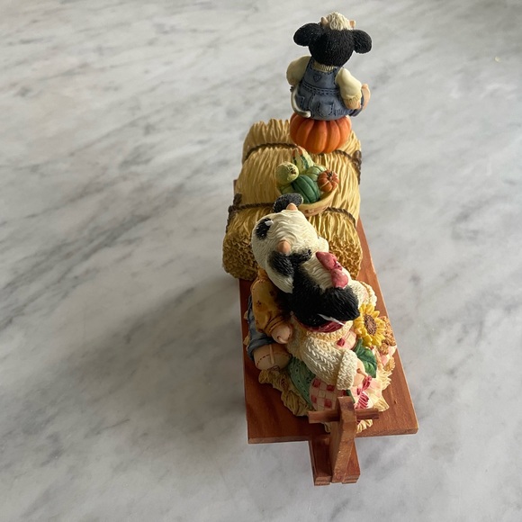 Mary’s Moo Moos- harvest moon wagon with hay bale musical - Picture 3 of 5